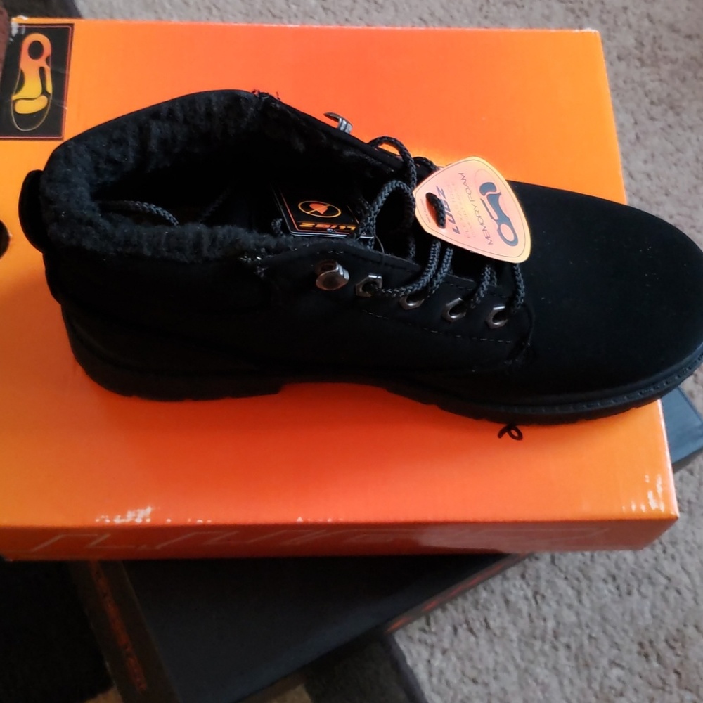 Boots size 9